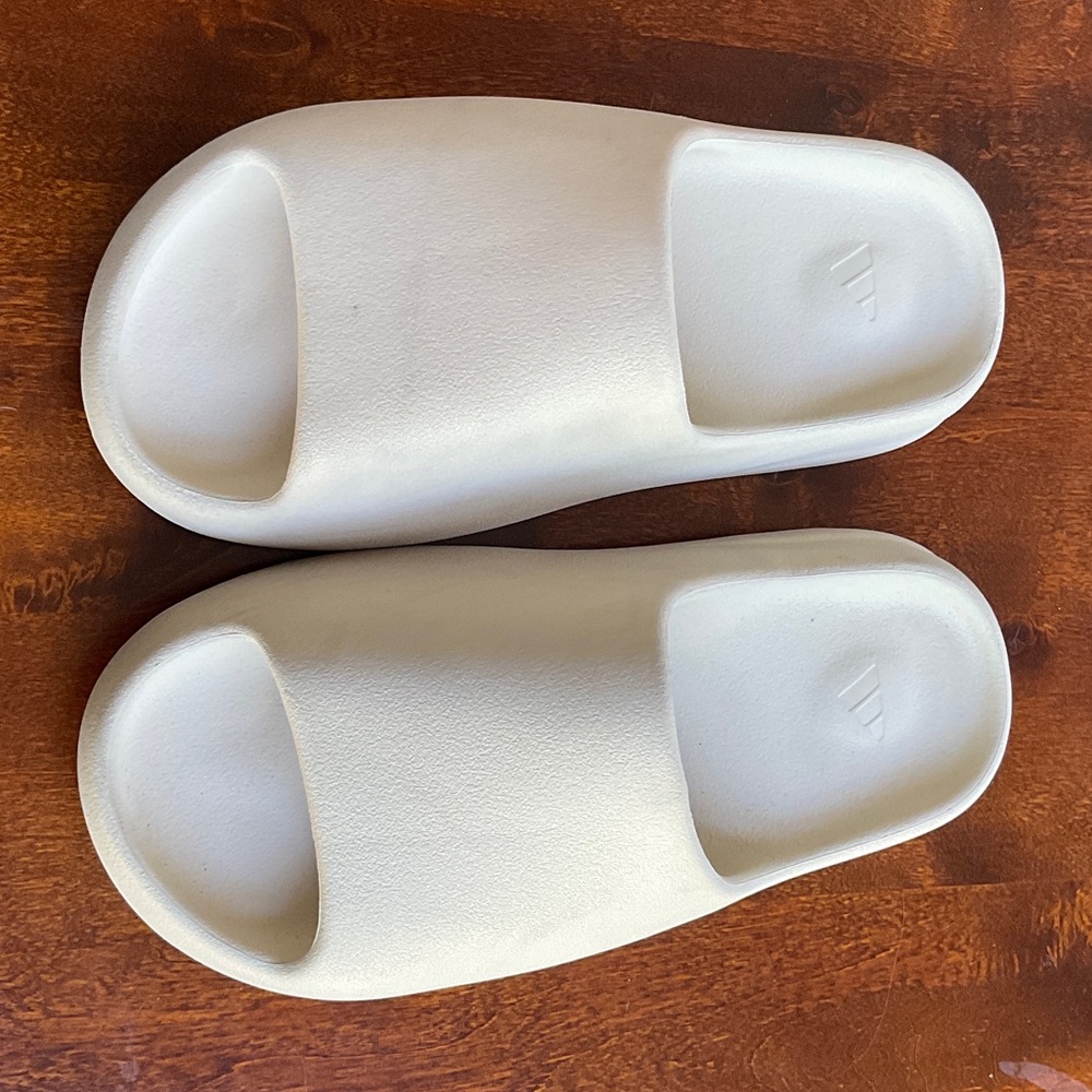 Yeezy Cream Slide Sandals